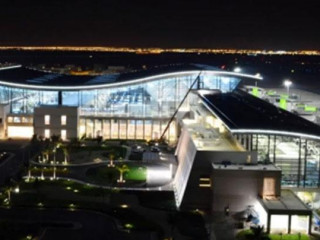 މެކުނާ ހުރެ ބަންދުކުރި އޮމާނުގެ އެއާޕޯޓެއް ހުޅުވަނީ