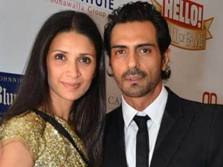 އަރުޖުން ރާމްޕަލްއާއި އޭނާގެ އަންހެނުން ވަކިވެއްޖެ