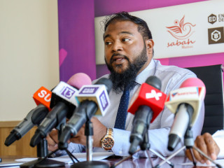 އެސްއެމްއީ ލޯނަށް 700 އަށް ވުރެ ގިނަ މީހުން ކުރިމަތިލައިފި