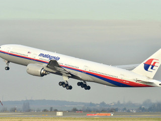 މެލޭޝިއަން އެއަރލައިންސް އިން ބޭނުންކުރަމުން އަންނަ ބޮއިންގެ 777 މަރުކާގެ ފްލައިޓެއް