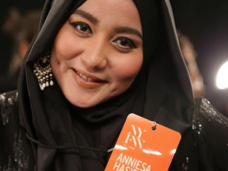 ހުރިހާ މޮޑެލްއިން ލައްވައި ބުރުގާ އަޅުވައިގެން މަޝްހޫރުކަން ހޯދި ފެޝަނ ޑިޒައިނަރު ހިޔާނާތުގެ މައްސަލައެއްގައި ޖަލަށް!