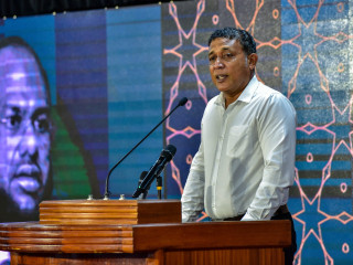 ޑރ. އަބްދުލް މަޖީދު އަބްދުލް ބާރީގެ ހަދާނުގައި ބޭއްވި ތައުބީނު ޖަލްސާގައި ކުރީގެ ހައުސިންގ މިނިސްޓަރ މުހައްމަދު އަސްލަމް ވާހަކަ ދައްކަވަނީ