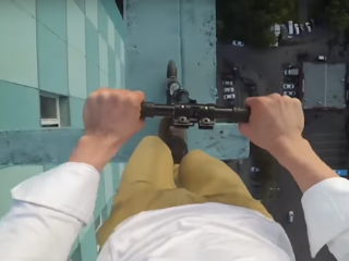 40 ބުރީގެ އުސް އިމާރާތެއްގެ ބެރިތަކުގެ މަތީގައި ސްކޫޓަރު ދުއްވާ މަންޒަރުން މީހުން ކޮސްވެއްޖެ!