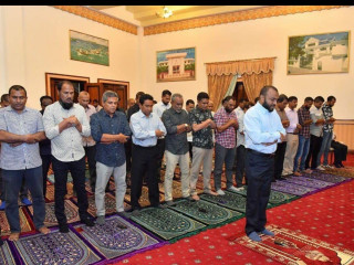 ވަކި ޖަމާޢަތް ހަދައިގެން ނަމާދުކުރަނީ