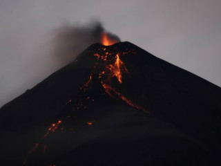ގުއަޓަމާލާގެ އަލިފާން ފަރުބަދައެއް ގޮވައި 25 މީހުން މަރުވެއްޖެ