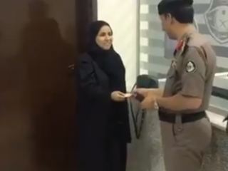 ސައުދީ ގައި ފުރަތަމަ ފަހަރަށް އަންހެނަަކަށް އެއްގައުމު ލައިންސަންސް ހަވާލުކުރުމުގެ ތެރެއިން