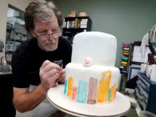 އެމެރިކާގައި ކޭކެއް އަޅަން ދެކޮޅު ހެދި މީހާގެ ދިފާއުގައި އެ ގައުމުގެ ސުޕްރީމް ކޯޓު!