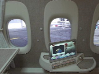 އެމިރޭޓްސްއިން ކުޑަދޮރު ނެތް  މަތިންދާ ބޯޓާ ދިމާލަށް