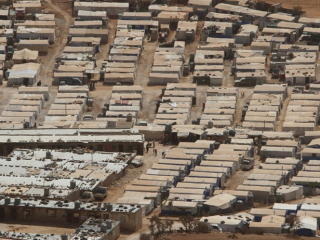 ލުބްނާން ސީރިއާ ބޯޑަރު ކައިރީގައި އޮންނަ ލުބްނާނުގެ އަރްސަލްގައި ޤާއިމްކޮށްފައިވާ ސީރިއާގެ ރެފިއުޖީ ކޭމްޕްތައް