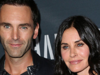 ކޯޓްނީ (ކ) އަދި ޖޯނީ