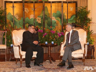 ކިމް ސިންގަޕޫރުގެ ބޮޑުވަޒީރާއި ބައްދަލު ކުރައްވަފި