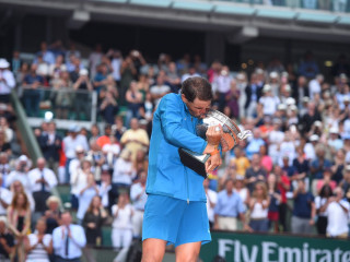 ފްރެންޗް އޯޕަންގެ ތަށި ނަޑާލް އުފުލާލަނީ