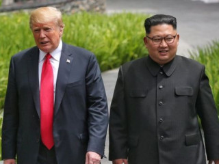 ޓްރަމްޕްއާއި ކިމް ސިންގަޕޫރުގައި