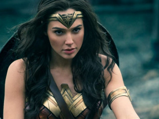 ވޮންޑަރ ވުމަންގެ ތަރި އައު ފިލްމެއް ކުޅެނީ