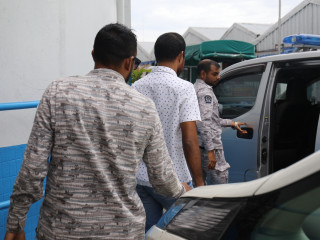 ދައުވާ ލިބޭ ފުލުސް މީހާ ކަރެކްޝަނަލް ސާވިސްގެ ވެހިކަލަކަށް އަރުވަނީ