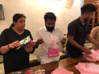 މުލީއާގޭގައި ރައީސްގެ އަނބިކަނބަލުންގެ އީދު ހަދިޔާ ޕެކްކުރަނީ