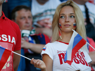 ވޯލްޑްކަޕް ބަލަން އަންނަ ބޭރުމީހުންނާ ޖިންސީގުޅުން ނުހިންގުމަށް ރަޝިއާ ރައްޔިތުންގެ ކިބައިން އެދެފި