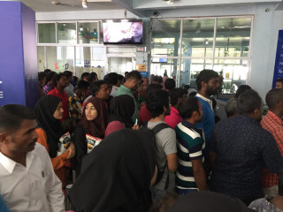 ހުޅުމާލެ ފެރީ ޓާމިނަލްގައި ބަޔަކު ކިއޫގައި