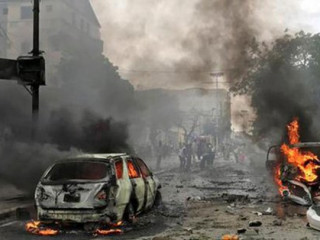 އަފްގާނިސްތާނުގެ އިރުމަތީގައި އޮންނަ ސިޓީ، ނަންގާހަރްގައި ގޮއްވާލި ކާރު ބޮމުގެ ފޮޓޯއެއް