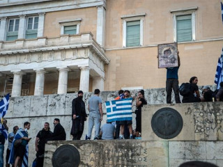 ވޯޓް ނަގަމުންދިޔައިރު ގާނޫނުހަދާ މަޖިލީހުގެ ބޭރުގައިވަނީ މުޒާހަރާކޮށްފައި