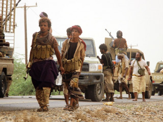 ޔަަމަނުގެ ހުދައިދާއަށް ގުޅިފައިވާފައުޖުގެ ހަނގުރާމަމަތީ ބޯޓުތަކުންވަނީ ފަސް ފަހަރެއްގެ މަތިން ވައިގެ މަގުން ހަމަލާދީފައި