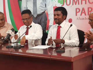 އާޒިމް އާއި ޤާނޫނީ ވަކީލް ފަރީދު ޖޭޕީއަށް ސޮއި ކުރައްވަނީ: އާޒިމް ވަނީ ޤާސިމްގެ އެޑްވައިޒަރަކަށް ހަމަޖައްސަވާފައި