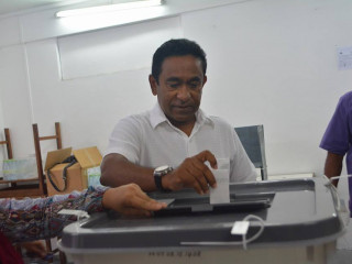 ލޯކަލް ކައުންސިލްތަކުގެ އިންތިހާބުގައި ރައީސް ޔާމީން ވޯޓް އަޅުއްވަނީ