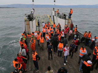 އިންޑޮނީޝިއާގެ ފެރީއެއް ބަންޑުންޖަހާލައި މަދުވެގެން 166 މީހުން ގެއްލިއްޖެ