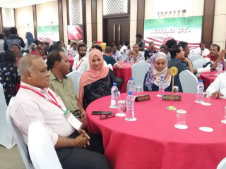 މިރޭ ޖުމްހޫރީ ޕާޓީން ޕެރަޑައިޒް ރިސޯޓުގައި ބޭއްވި ބައްދަލުވުމެއްގައި ގާސިމްގެ އަނބިކަނބަލުން ނަހުލާ (މ) ބައިވެރިވެލައްވަނީ