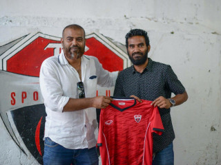 Maldives\' football legend signs with TC Sports Club