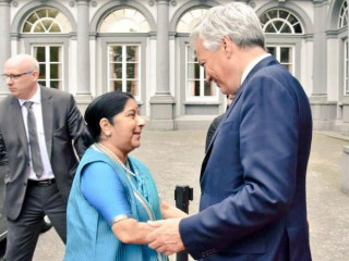 ސުޝްމާ ސްވަރާޖް މިހާރު ބެލްޖިއަމްއަށް ކުރައްވަމުން ގެންދަވާ ދަތުރުފުޅުގައި އީޔޫ އޮފިޝަލުންނާ އެކު ވެސް ރާއްޖޭގެ މައްސަލައިގައި މަޝްވަރާކުރެއްވި