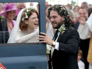 \'ގޭމް އޮފް ތްރޯންސް\'ގެ ތަރިން ކިޓް ހެރިންގޓަންއާއި ރޯޒް ލެސްލީ ކައިވެނިކޮށްފި!