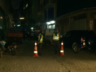 ވެސްޓް ވިއު ގޭ ދޮރުމަތިން އަޑެއް އިވިގެން ސިފައިން ފުލުހުން މަގު ބަންދުކޮށްގެން