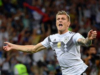 ކްރޫސް ލަނޑު ޖެހުމަށްފަހު އުފާފާޅުކުރަނީ