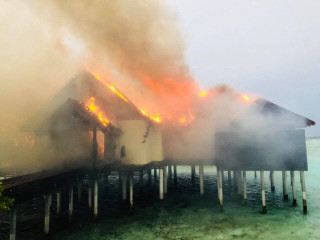 ނިޔާމަ ރިސޯޓުގެ ވޯޓާ ވިލާ ތަކެއްގައި އަލިފާން ރޯވެއްޖެ