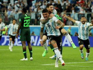 މެސީ އަދި ރޯހޯ ލަނޑު ޖެހުމަށްފަހު އުފާފާޅު ކުރަނީ