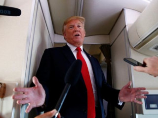 އެއަރފޯސް ވަންގައި ހުންނަވައި ރައީސް ޓްރަމްޕް ނޫސްވެރިންނަށް މައުލޫމާތުދެއްވަނީ