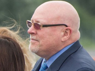 އެސްޓޯނިއާގެ ސަފީރުކަމަށް ޖޭމްސް ޑީ މެލްވީ އައްޔަން ކުރައްވާފައި ވަނީ ރައީސް ބަރަކް އޮބާމާގެ ވެރިކަމުގައި 2015 ވަނަ އަހަރު