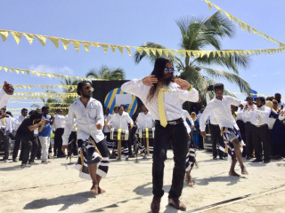 ބަނދަރު ސަރަހައްދުގައި އެމްޑީޕީން ކުރިއަށް ގެންދިޔަ މަރުހަބާ ދެންނެވުމުގެ ހަރަކާތް