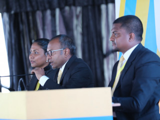 އެމްޑީޕީގެ ކޮންގްރެސްގެ ރިޔާސަތުގައި، އެ ޕާޓީގެ ޗެއާޕާސަން ހަސަން ލަތީފާއި ސެކްރެޓަރީ ޖެނެރަލް އަނަސް އަބްދުއްސައްތާރު އަދި ލީގަލް ޑައިރެކްޓަރު ހިސާން