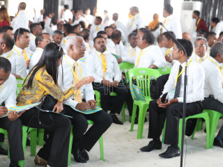 އުކުޅަހުގައި ބޭއްި އެމްޑީޕީގެ ކޮންގްރެސްގައި އިބޫ އެ ޕާޓީގެ ނައިބު ރައީސް މުހައްމަދު ޝިފާޒާއި ވާހަކަ ދައްކަވަނީ