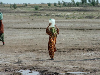 ފެނުގެ ދަތިކަމާއި ފެން  ތަޣައްޔަރުވުމާއި ގުޅިގެން އިރާނުގައި މުޒާހަރާކުރަނީ