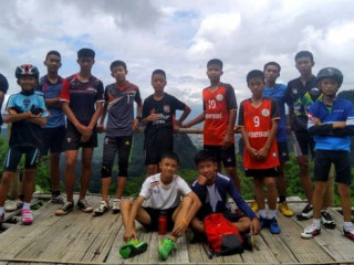 ތައިލެންޑްގެ ހޮހޮޅައިގައި ތާށިވީ ކުދިން ދިރިތިއްބާ ފެނިއްޖެ