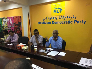 އިބޫ ކެމްޕެއިން ޓީމްތަކާ ބައްދަލުކުރައްވަނީ