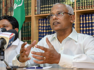 އަދާލަތު ޕާޓީގެ އޮފީހުގައި ބޭއްވި ނޫސްވެރިންގެ ބައްދަލުވުމުގައި އިބޫ ވާހަކަ ދައްކަވަނީ:- ފޮޓޯ-ރާއްޖެއެމްވީ