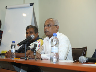 މާލޭގައި ދިރިއުޅޭ ޅ. އަތޮޅުގެ މީހުންނާއި އިބޫ ބައްދަލުކުރައްވަނީ