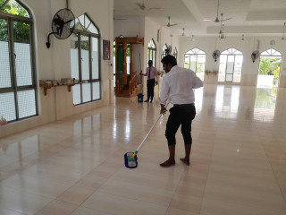 ކައުންސިލަރުން މިސްކިތް ސާފުކުރުން