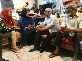 އިބޫ ވިލިމާލޭގެ ބައެއް ގޭގެއަށް ވަޑައިގެން ރައްޔިތުންނާ ބައްދަލު ކުރައްވަނީ