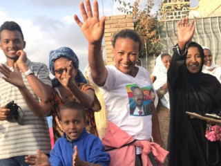 އިތިއޯޕިއާގެ ބޮޑުވަޒީރު އަބީ އަހްމަދު އެރިޓްރިއާއަށް ވަޑައިގަތުމުން އެ ގައުމުގެ ރައްޔިތުން މަރުހަބާ ކިއުމަށް ނުކުމެ