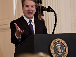 ބްރެޓް ކެވަނޯ އަދި ކްރިސްޓީން ބްލޭސީ ފޯޑްސް ވެސް ވަނީ ސެނޭޓްގައި ހެކިބަސް ދެއްވާފައި